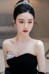 -艾米丽婚纱礼服