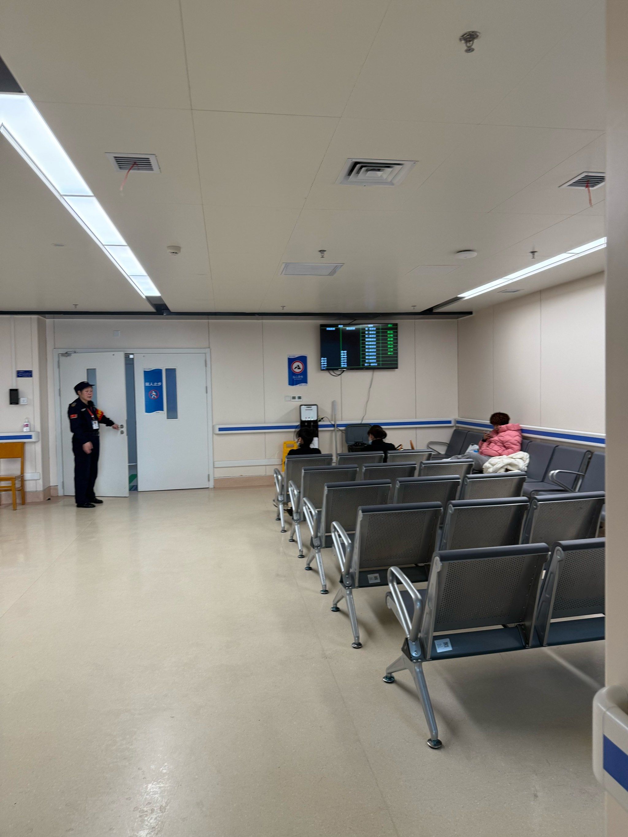 包含307医院检查陪护加挂号老人体检全程引导，安稳完成检查的词条