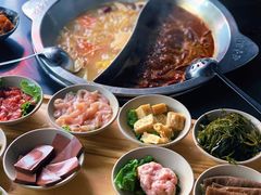 山珍菌汤鸳鸯锅-袍哥码头老火锅(横岗分店)