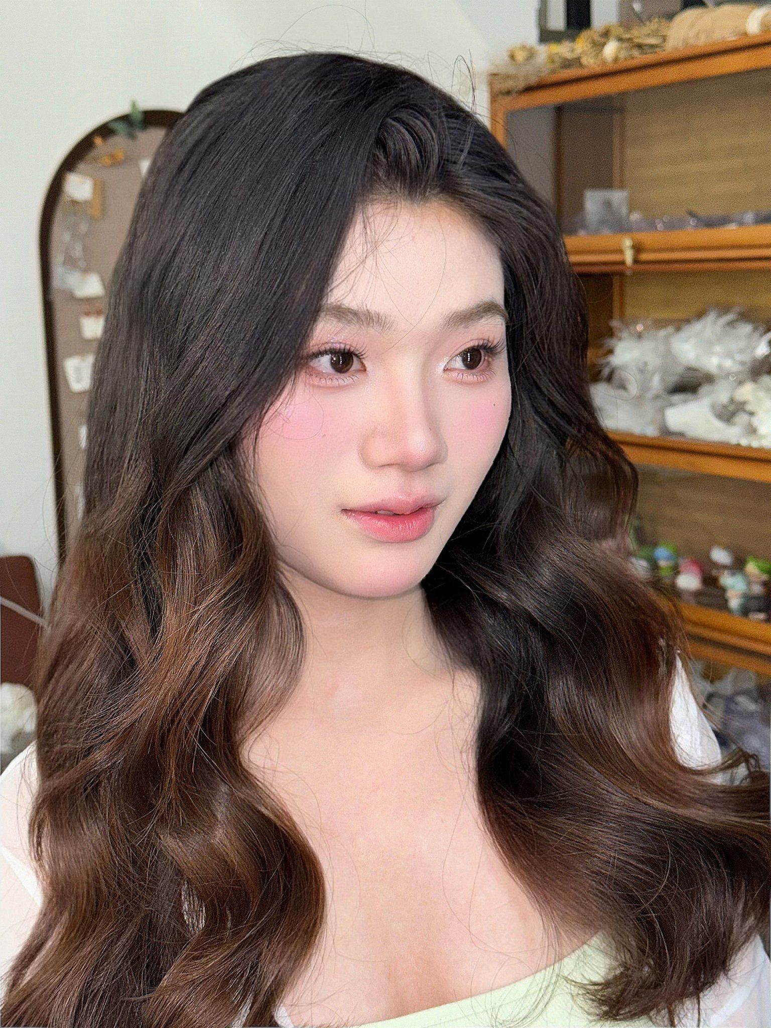 这化妆师画的妆容简直绝了 !