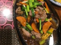 烤空心菜-卷心菜和避孕套餐厅(Pattaya)