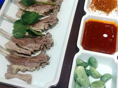 小份的手抓羊肉。-东方亚克西餐厅(西康路店)