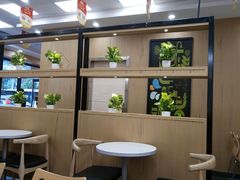 用餐区-华莱士·全鸡汉堡(黄岐1店)