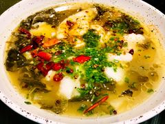 招牌酸菜鱼-老头儿油爆虾·知味杭州(爱琴海购物中心)