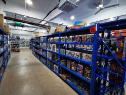 -逝水玩具折扣店