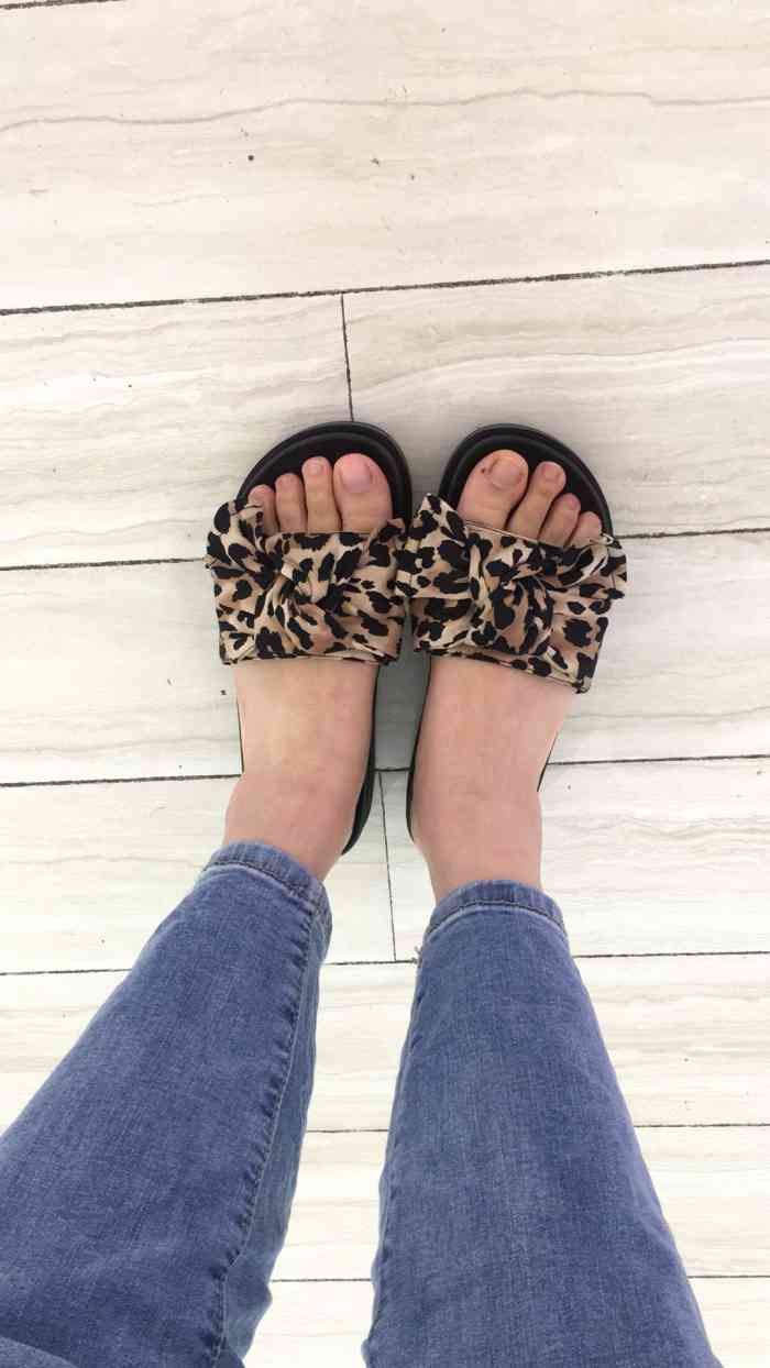 daphne(大润发店)-"一直放在单位的拖鞋终于在穿了3年有些磨坏.