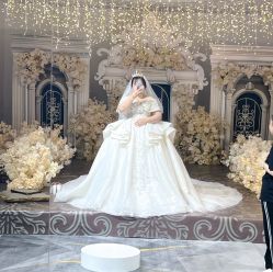 点击看大图 -伯瓷皇后婚纱艺术空间
