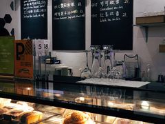 面包甜点陈列柜-HELLO 27 意面·沙拉·帕尼尼