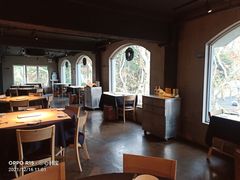 靠窗位-穹六人间 people 6(岳阳路店)