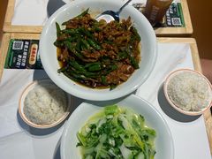 -霸蛮湖南菜·牛肉粉(荣京西街店)