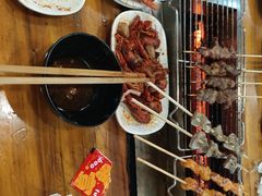 -哈尔滨小酒馆·鲜肉现穿自助烧烤(康新花园店)