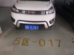 -绿地缤纷城-停车场