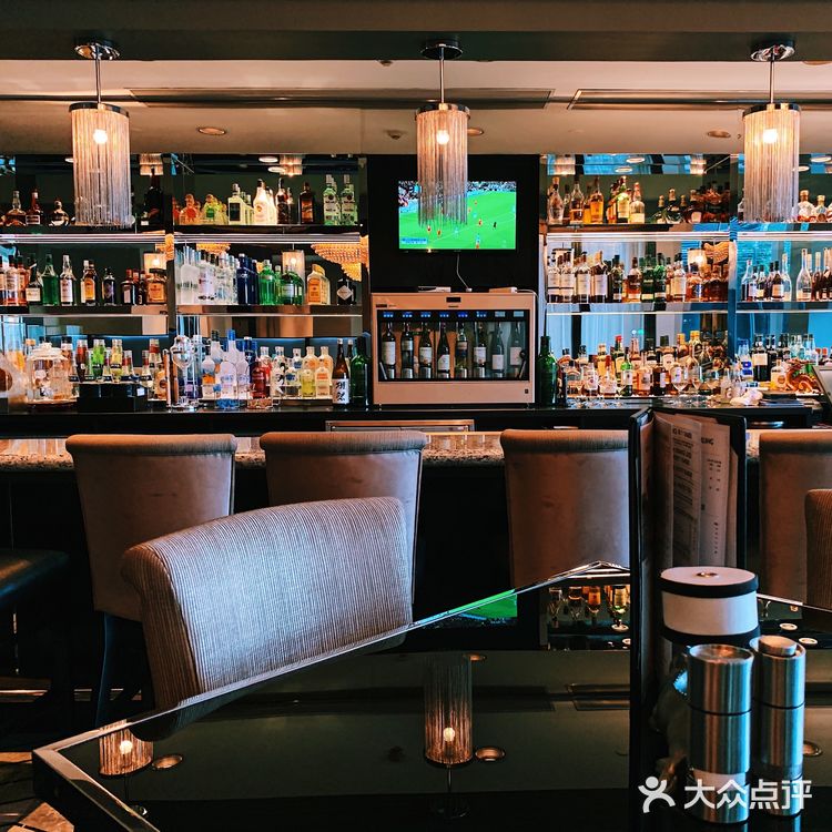 沪上老牌三大牛排馆之一的莫尔顿牛排