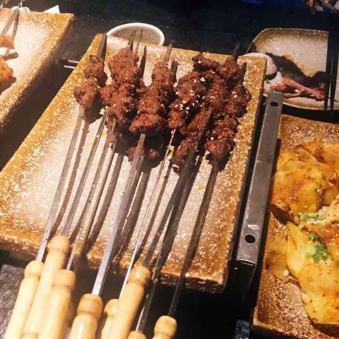 野人烧烤(五味十字店)-"在大众点评上搜到的,看到自己可以烤肉所以.