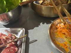 -围炉肉舍•炭烤活鳗•丹东海鲜烤肉(步行街店)