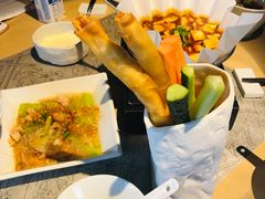 笔筒色拉-穹六人间 people 6(岳阳路店)