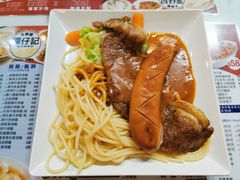 黑椒牛扒配司華力腸意粉-深仔记茶餐厅(亚士厘道店)