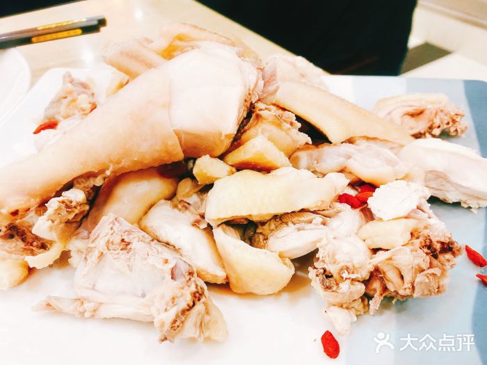 墨脱石锅椰子鸡•糟粕醋•东山羊(大东海店)墨脱石锅椰子鸡图片