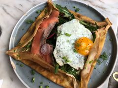 烟熏三文鱼荷风方蛋饼早午餐-The Rug Cafe(王府中环店)