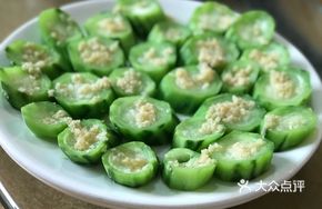 Steamed Loofah with Garlic