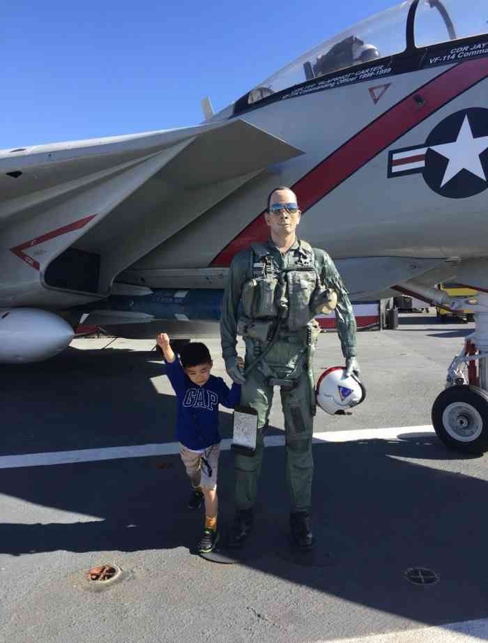 胜利之吻-"中途岛号旁边就是胜利之吻.之前在网络上."-大众点评移动版