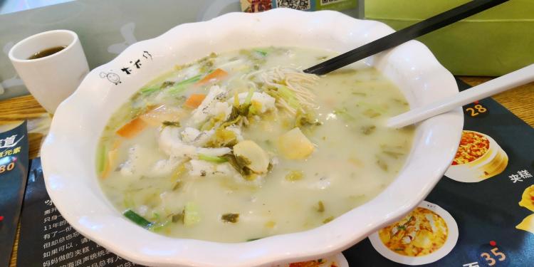 餐厅在2楼,水潺面有点踩雷,其实就是酸菜鱼面,菜单上的价格和点评上