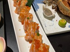 三文鱼牛油果饭卷-山上下日本料理(万象城店)