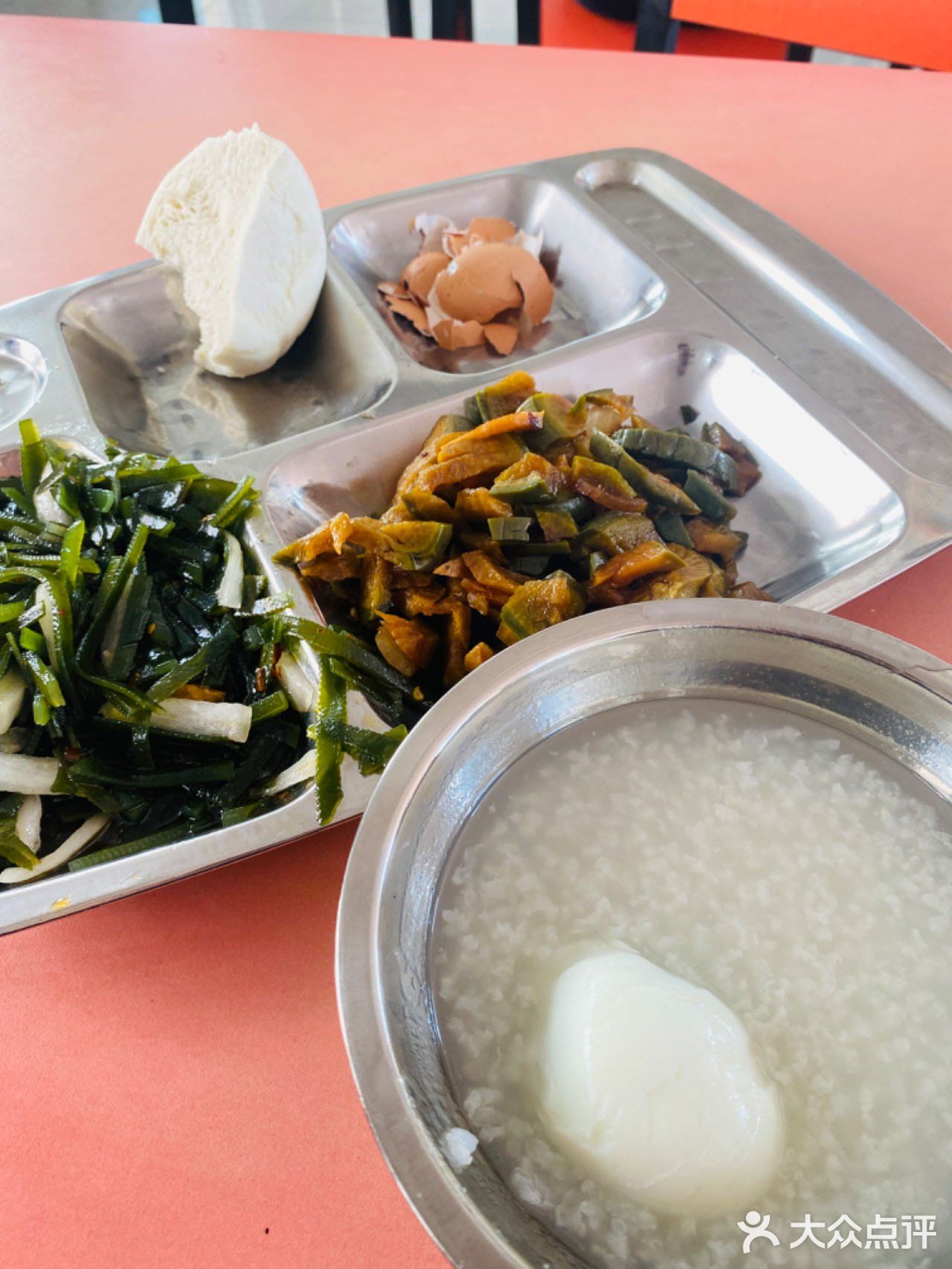 晒一下我们单位食堂的工作餐