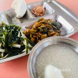 晒一下我们单位食堂的工作餐