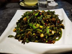 辣椒炒豆角-华盛园卷子王农家菜水库鱼