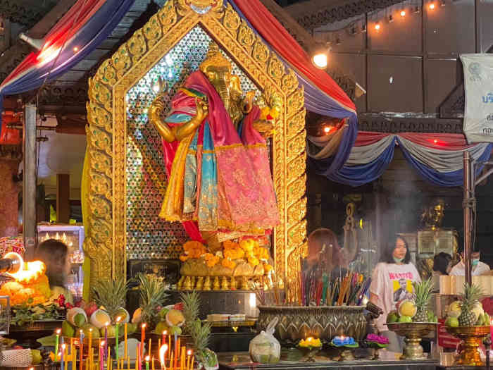 泰天神殿 慧光路口象神-"每次去泰国必拜,感叹伟大,每次拜完都要买.