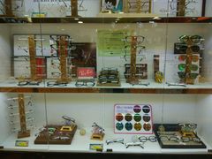 -MiRi眼镜连锁·蔡司·尼康控优点合作店(莘庄店)