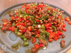 尖椒炒牛肉粒-来龙里 精致 东南亚餐室(万象城店)