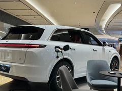 -理想汽车(世纪汇店)