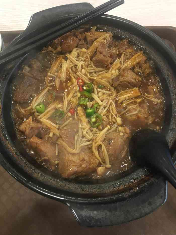 杨铭宇黄焖鸡米饭(北京店"好吃不贵,离着车站近,有时候路过吃这个.