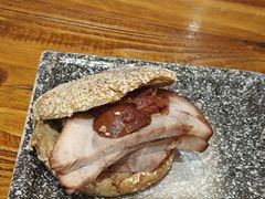 -老天桥酱肉烧饼夹肘子(天桥店)