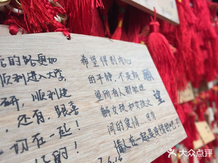 峨眉山报国寺图片