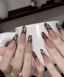 -桃色美甲沙龙