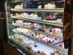 面包甜点陈列柜-巴黎贝甜(五月花广场店)