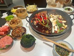 -卤校长老火锅(杨家坪直营店)