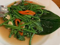 -Chom Cafe and Restaurant