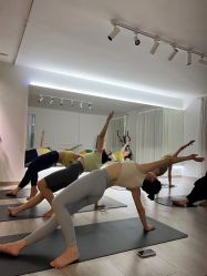 -闺蜜瑜伽·普拉提女性塑形馆