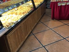 面包甜点陈列柜-赞记龙凤礼饼(广州市二宫向群宾馆店)