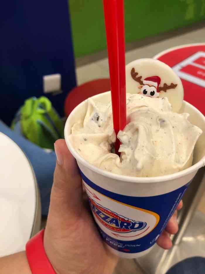 打分    /人 支付宝口碑网买的,中杯奥利奥暴风雪,很划算,很开心!12.