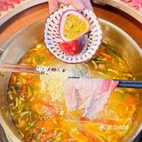 「酸菜牛肉锅,辣中带鲜,像丽江的风一样自由」