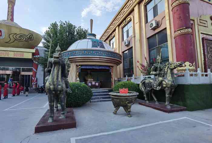 浩翔草原城(阿尔泰店)-"菜品丰富,环境优美,除了服务一般,其他都.