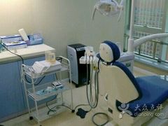 -瑞尔齿科(南京东路名人诊所)