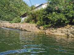 -安吉龙王山峡谷漂流