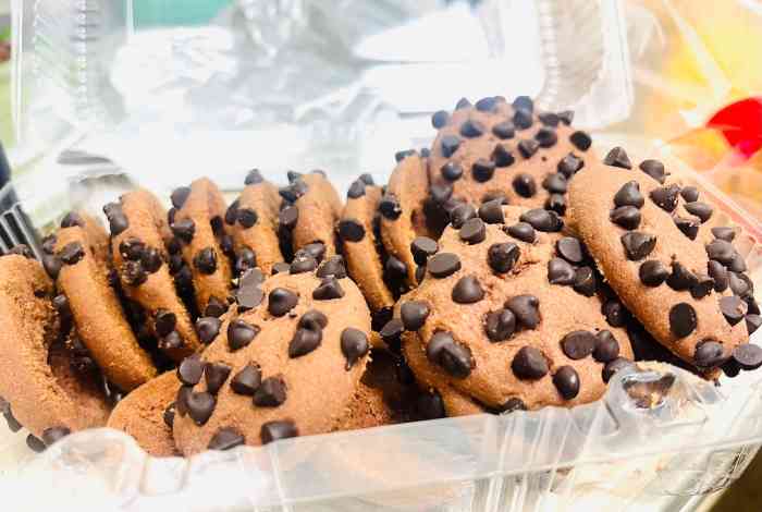 宫玺糕点(中心大街店)-"第一次来这个店,对服务表示相当不满,抱孩.