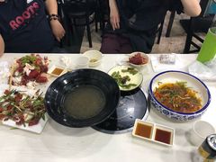 -虾弄弄海派小龙虾·牛羊蝎子火锅